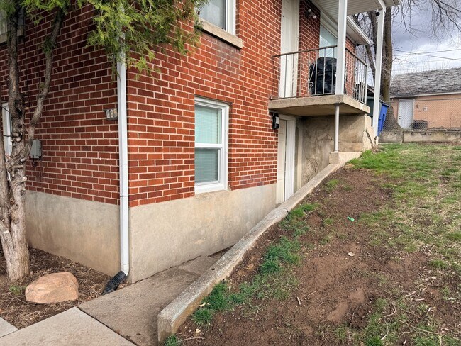 Foto del edificio - 2954 S Madison Ave