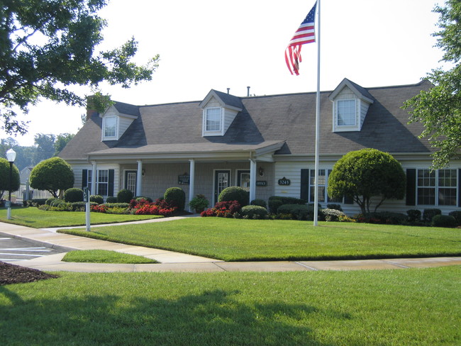 Leasing office and clubhouse - Taylor Pointe Apartments