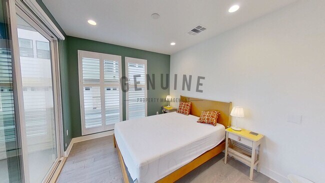 Foto del edificio - Coming Soon: Beautifully Furnished 3Bd 3.5Ba Condo in Costa Mesa