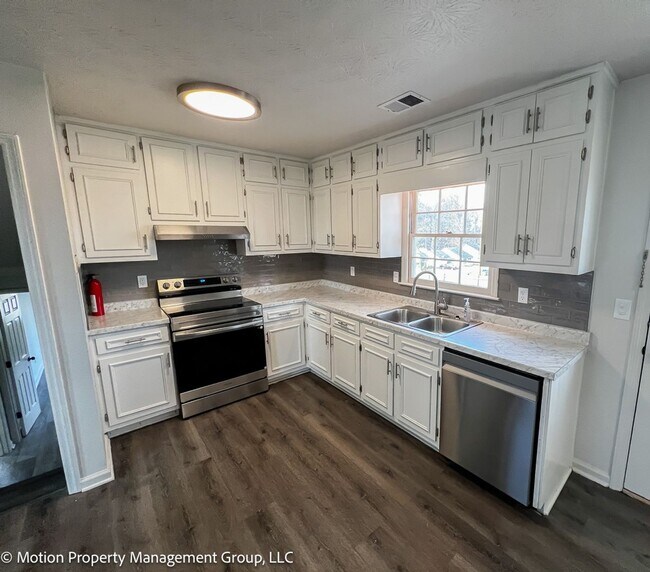 Foto del edificio - 1330 Hillcrest Dr