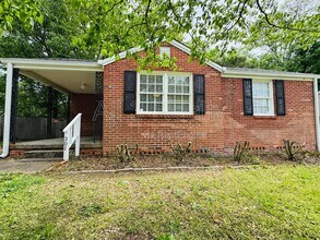 Building Photo - 301 Bradley Dr