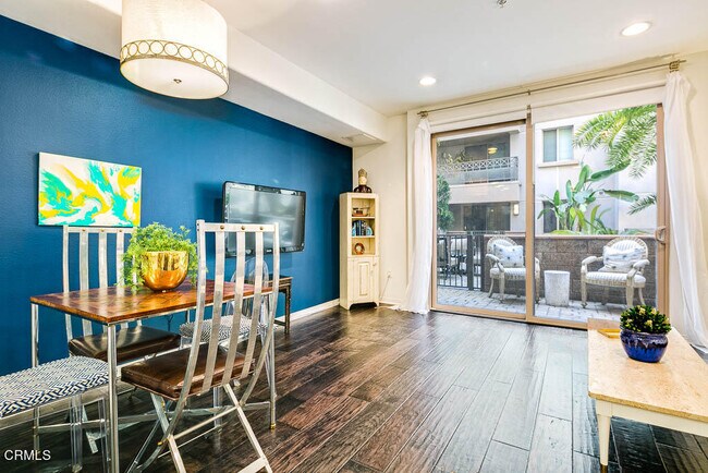 Building Photo - 931 E Walnut St