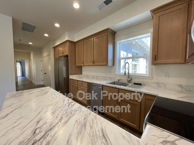 Foto del edificio - 266 E 6th Ave