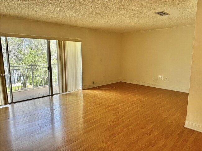 Building Photo - 9371 Fontainebleau Blvd
