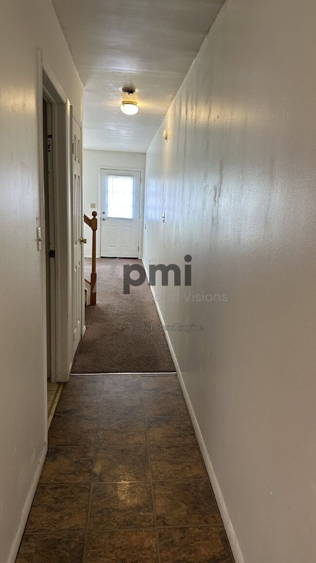 Building Photo - 1616 University Dr