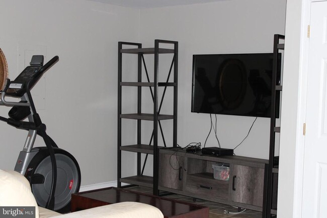 Building Photo - 14186 Hunters Run Way
