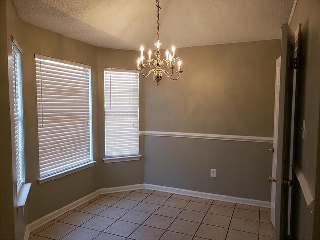 Foto del edificio - 4187 Rainey Woods Dr