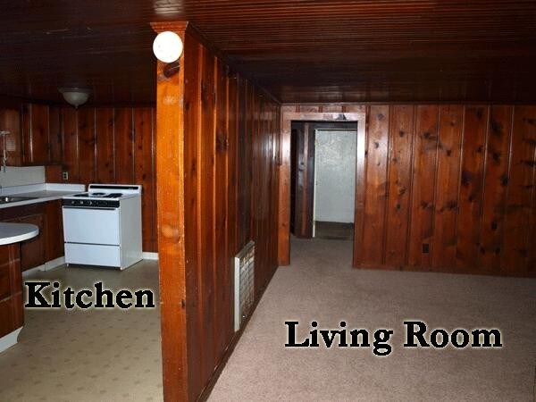 Building Photo - 1364 Crescent Dr
