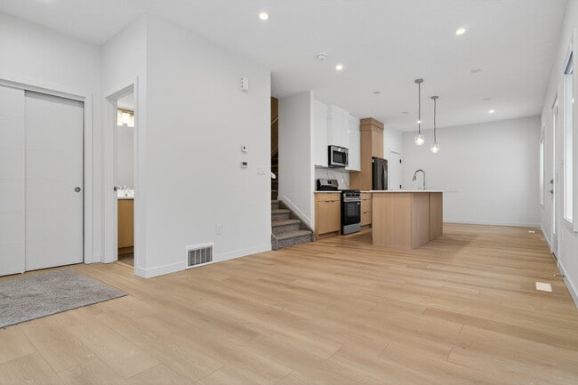 Building Photo - 12847 103 St NW