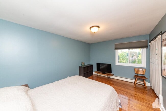 Building Photo - 2 bedroom in Chicago IL 60618