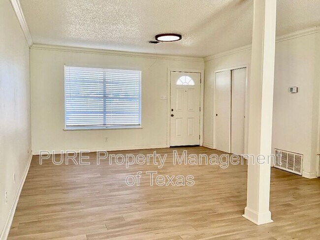 Foto del edificio - 310 Highland Estates Dr