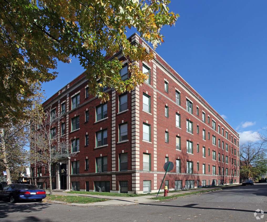 Primary Photo - The Broderick Manor Apartments