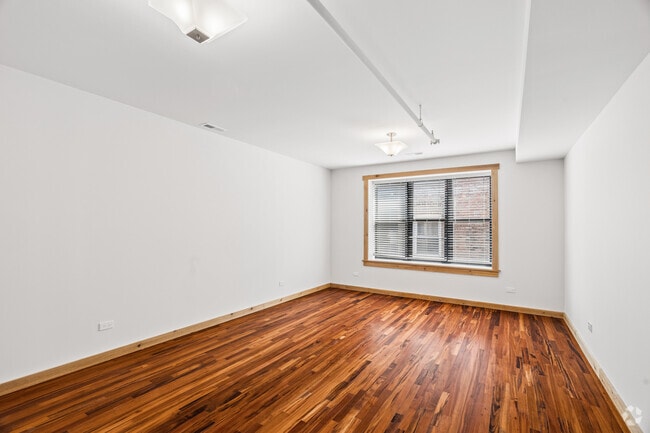 2 habitaciones, 2.5 baños - 1,000 pies cuadrados - Sala de estar - 4611 S Ellis Ave