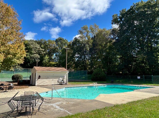 Foto del edificio - 174 Turnwood Ln