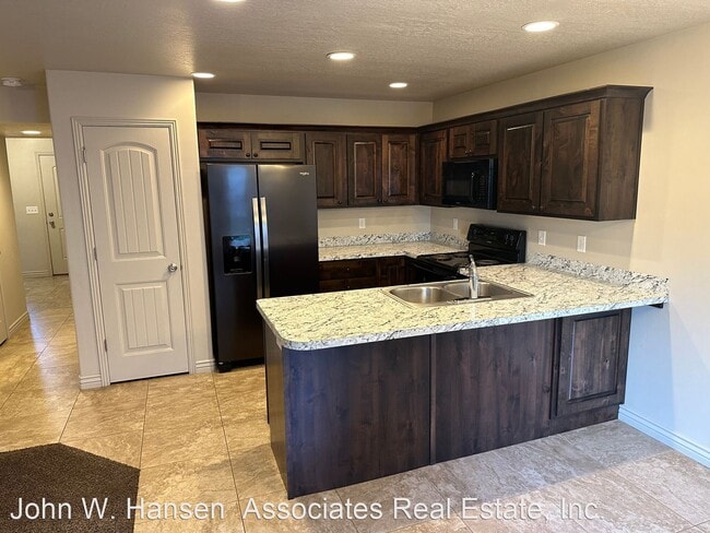 Building Photo - 3 br, 2.5 bath House - 1157 W Excalibur Way