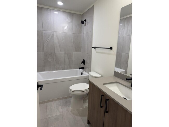 Photo du bâtiment - 8230-208B 208b St