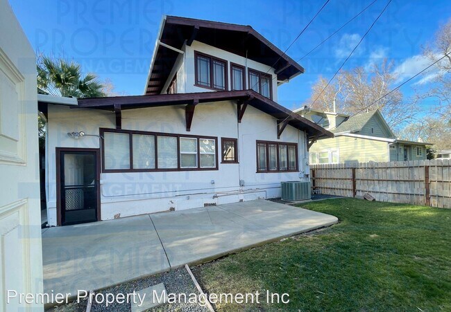 Foto del edificio - 4 br, 2 bath House - 479 E 4th St.