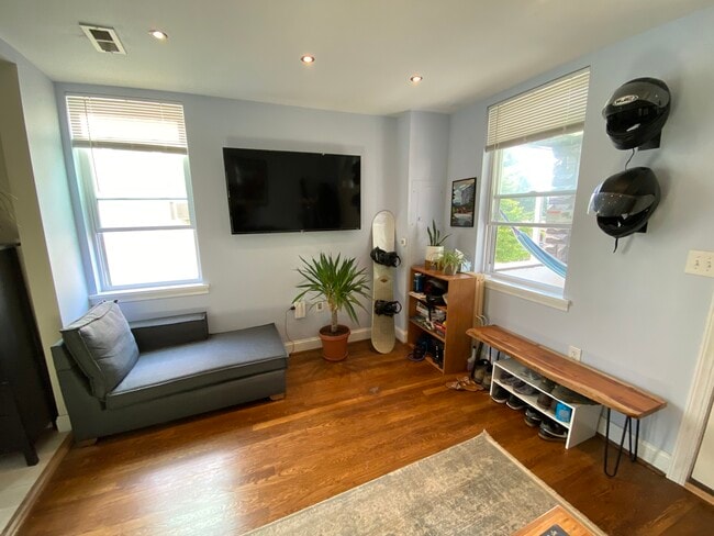 Foto del edificio - 1743 L St NE