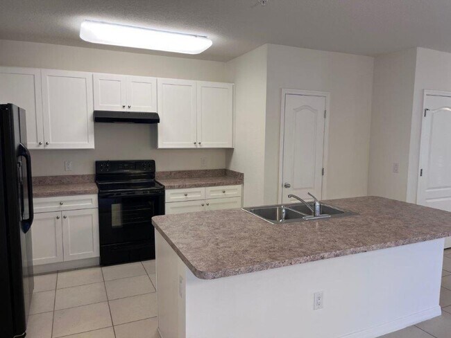 Foto del edificio - 4812 Riverwalk Dr