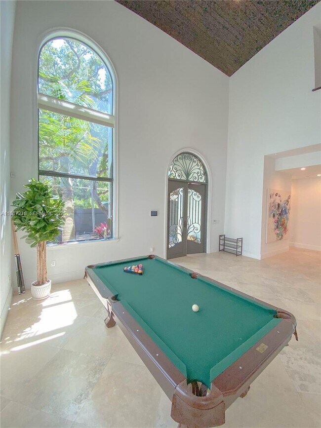 Foto del edificio - 2561 Trapp Ave