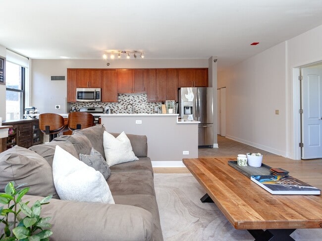 Building Photo - 330 N Jefferson St