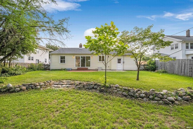 Foto del edificio - 128 Manor Ave