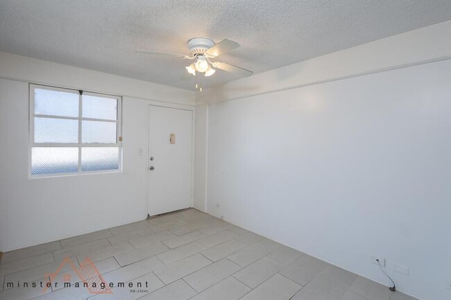 Building Photo - 837 Kapahulu Ave