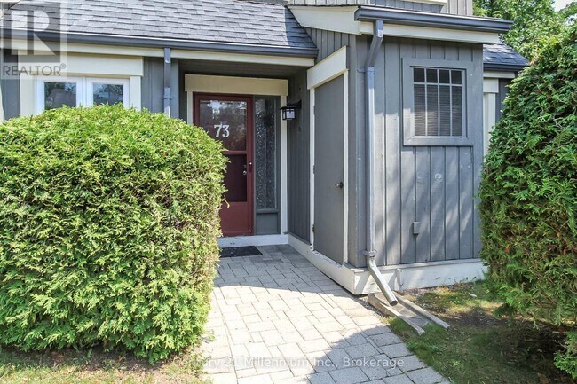 Photo du bâtiment - 149 Fairway Crescent