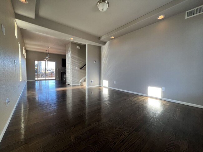 Foto del edificio - Stunning 3 Bed 3bath home in Banning Lewis...