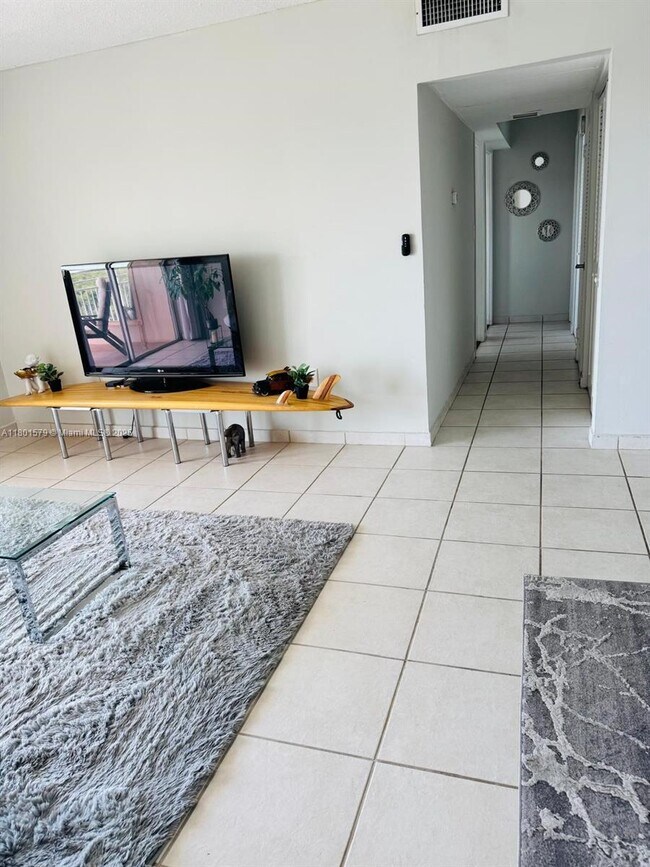 Foto del edificio - 400 Kings Point Dr