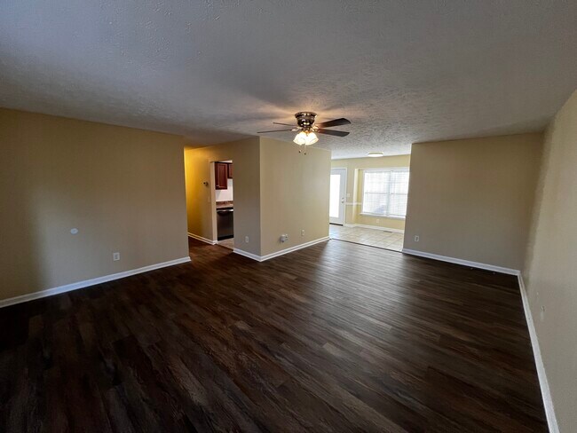 Foto del edificio - 5220 Redfield Dr