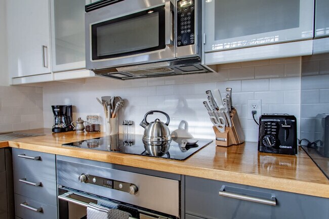 Foto del edificio - 824 Varnum St NW