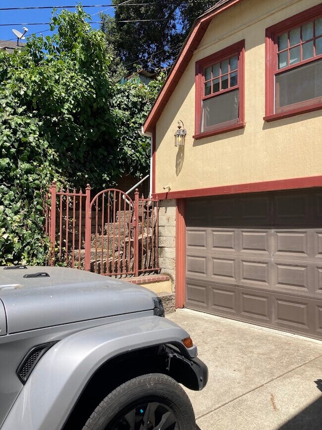 Foto del edificio - 12 Benson Ave