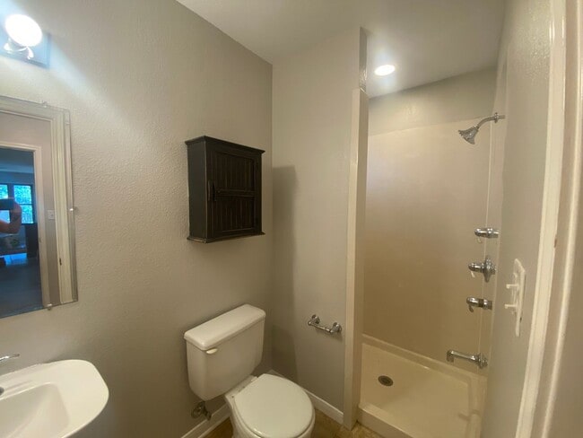 Building Photo - Village at Walnut Creek 3/3 Home