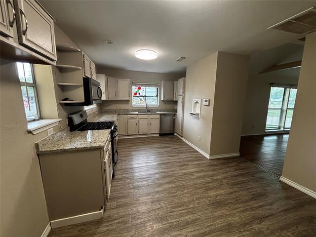 Building Photo - 816 E Texas St