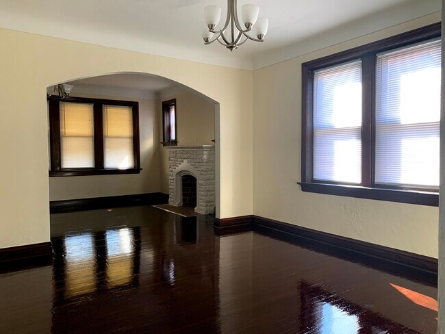 Foto del edificio - 6009 N Pointe Blvd