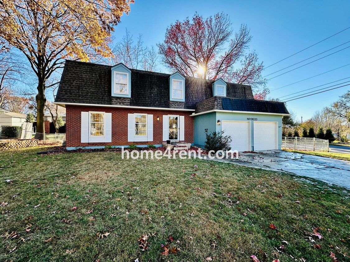 Foto principal - Wonderful Four Bedroom Home in Overland Pa...