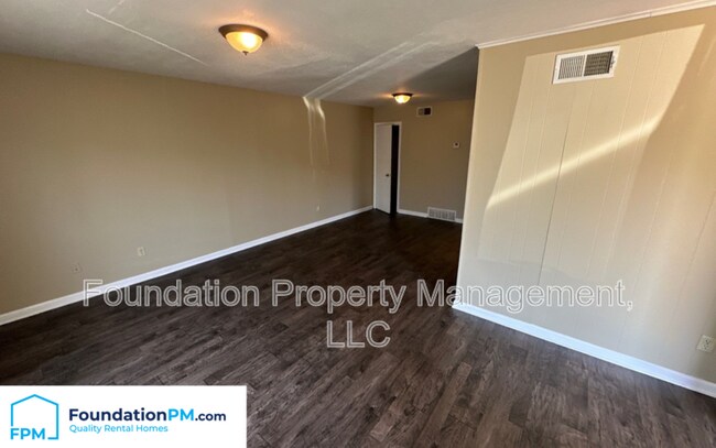 Building Photo - 3222 Ashwood St