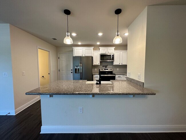 Building Photo - 3 bedroom 2.5 bath townhouse for rent in P...