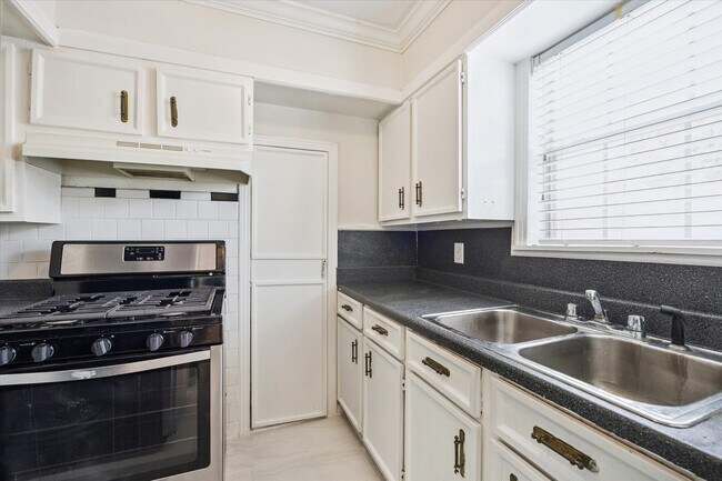 Foto del edificio - 218 W 15th St