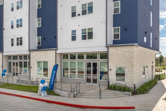 Leasing Office - Summit at Renaissance Park