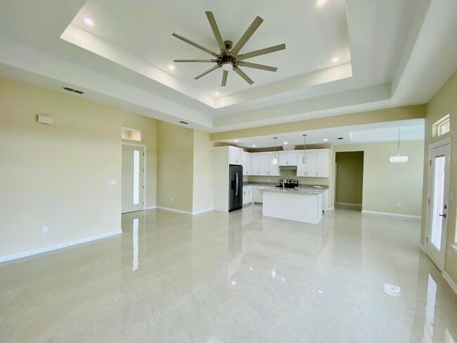 Foto del edificio - 5443 Barbwire Ln