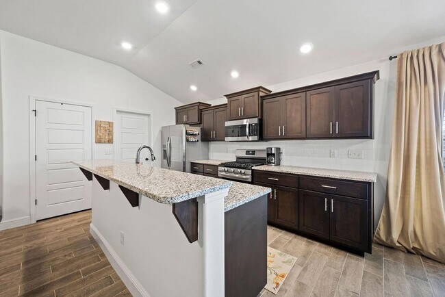 Foto del edificio - 6007 NW Hoover St