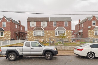 Building Photo - 2421 Vista St