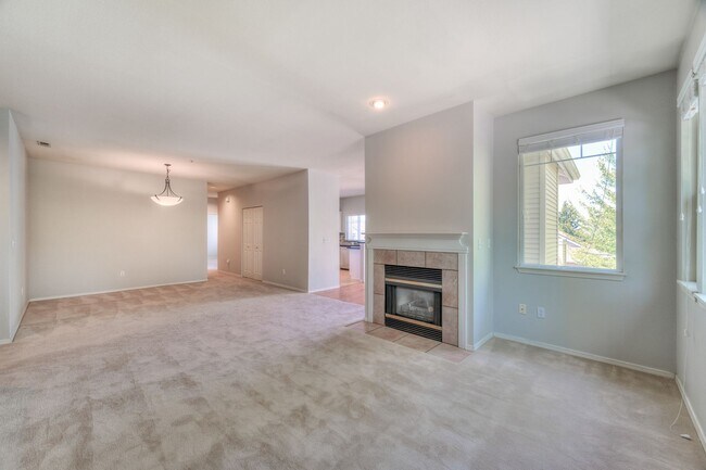 Foto del edificio - Perfect Location Renton Townhouse