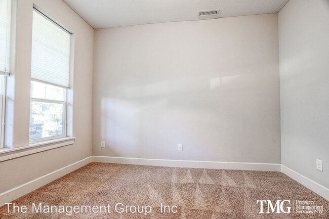 Building Photo - 3 br, 2.5 bath House - 3536 NE Spruce Drive