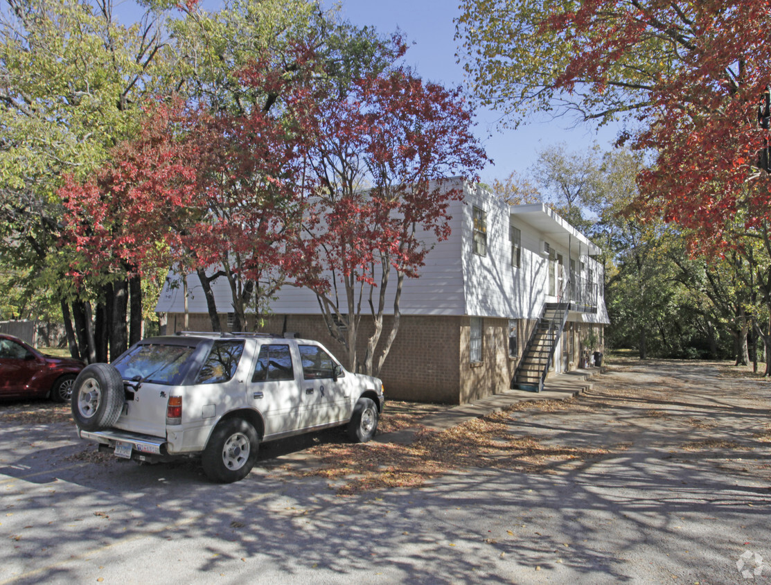 Primary Photo - 811 Oak St