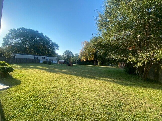 Foto del edificio - Nice 2 bedroom 1 bathroom home very close ...