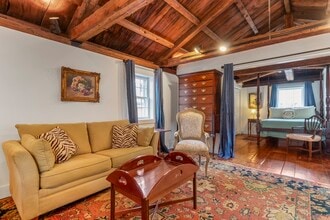 Building Photo - 2 Oliver St