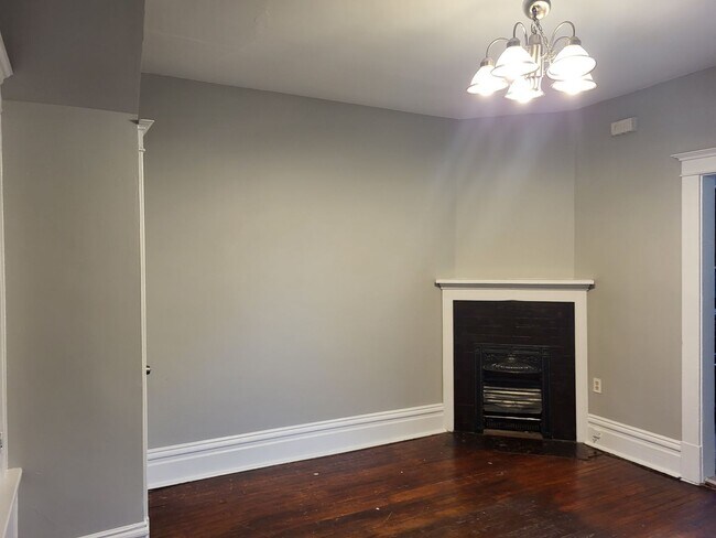 Foto del edificio - Large 4 Bedroom in Bellevue! Available June